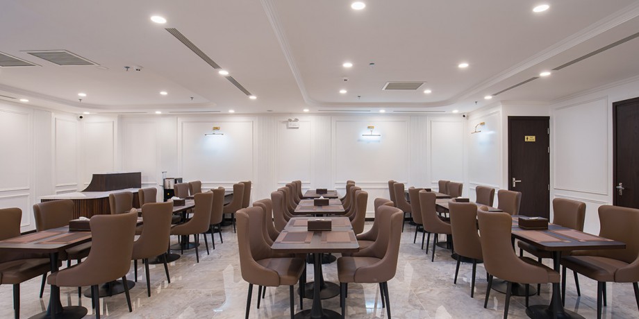 Restaurant (2).jpg